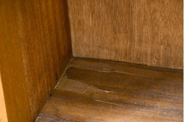 和製アンティーク　希少デザイン!!　収納棚付きのレトロな薄型シェルフ　(R-083539)