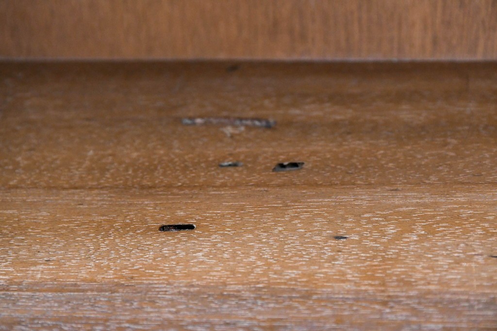 和製アンティーク　希少デザイン!!　収納棚付きのレトロな薄型シェルフ　(R-083539)