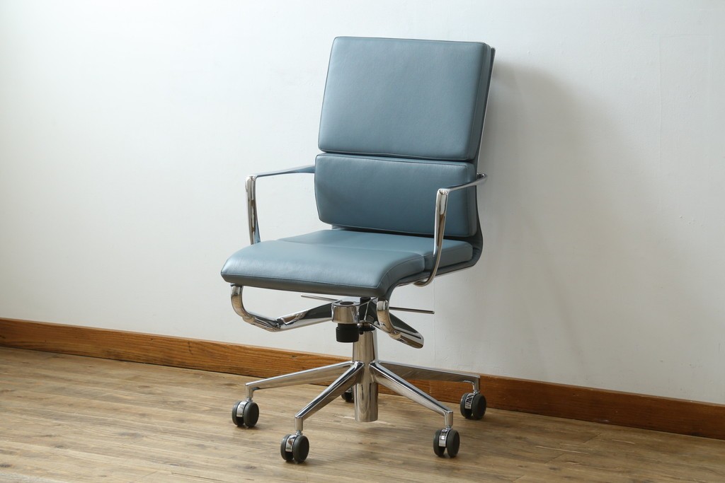 中古　超美品!!　使用感ほぼなし　Cassina ixc.(カッシーナ・イクスシー)　Alias(アリアス)　Alberto Meda(アルベルト・メダ)デザイン　本革(レザー)　快適な座り心地を両立したキャスタースウィベルアームチェア　定価約72万円　(R-083540)