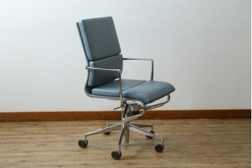 中古　超美品!!　使用感ほぼなし　Cassina ixc.(カッシーナ・イクスシー)　Alias(アリアス)　Alberto Meda(アルベルト・メダ)デザイン　本革(レザー)　快適な座り心地を両立したキャスタースウィベルアームチェア　定価約72万円　(R-083540)