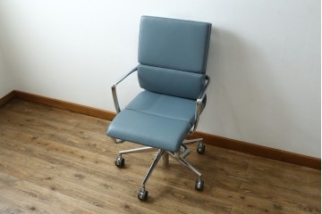 中古　超美品!!　使用感ほぼなし　Cassina ixc.(カッシーナ・イクスシー)　Alias(アリアス)　Alberto Meda(アルベルト・メダ)デザイン　本革(レザー)　快適な座り心地を両立したキャスタースウィベルアームチェア　定価約72万円　(R-083540)
