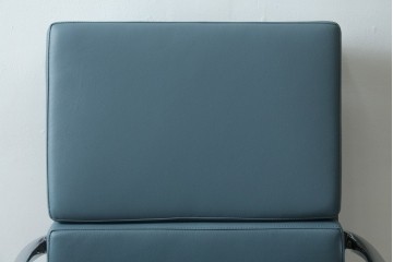 中古　超美品!!　使用感ほぼなし　Cassina ixc.(カッシーナ・イクスシー)　Alias(アリアス)　Alberto Meda(アルベルト・メダ)デザイン　本革(レザー)　快適な座り心地を両立したキャスタースウィベルアームチェア　定価約72万円　(R-083540)