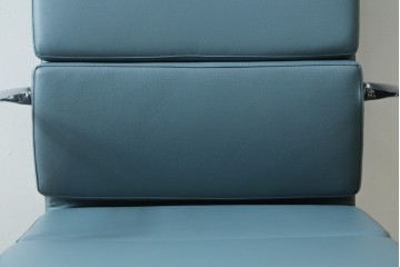 中古　超美品!!　使用感ほぼなし　Cassina ixc.(カッシーナ・イクスシー)　Alias(アリアス)　Alberto Meda(アルベルト・メダ)デザイン　本革(レザー)　快適な座り心地を両立したキャスタースウィベルアームチェア　定価約72万円　(R-083540)