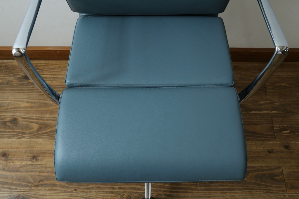 中古　超美品!!　使用感ほぼなし　Cassina ixc.(カッシーナ・イクスシー)　Alias(アリアス)　Alberto Meda(アルベルト・メダ)デザイン　本革(レザー)　快適な座り心地を両立したキャスタースウィベルアームチェア　定価約72万円　(R-083540)