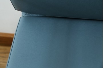 中古　超美品!!　使用感ほぼなし　Cassina ixc.(カッシーナ・イクスシー)　Alias(アリアス)　Alberto Meda(アルベルト・メダ)デザイン　本革(レザー)　快適な座り心地を両立したキャスタースウィベルアームチェア　定価約72万円　(R-083540)