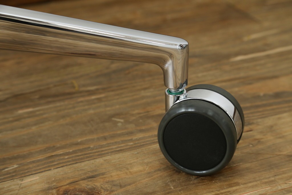 中古　超美品!!　使用感ほぼなし　Cassina ixc.(カッシーナ・イクスシー)　Alias(アリアス)　Alberto Meda(アルベルト・メダ)デザイン　本革(レザー)　快適な座り心地を両立したキャスタースウィベルアームチェア　定価約72万円　(R-083540)