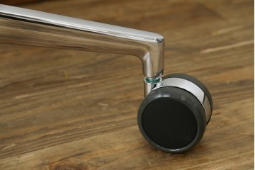 中古　超美品!!　使用感ほぼなし　Cassina ixc.(カッシーナ・イクスシー)　Alias(アリアス)　Alberto Meda(アルベルト・メダ)デザイン　本革(レザー)　快適な座り心地を両立したキャスタースウィベルアームチェア　定価約72万円　(R-083540)