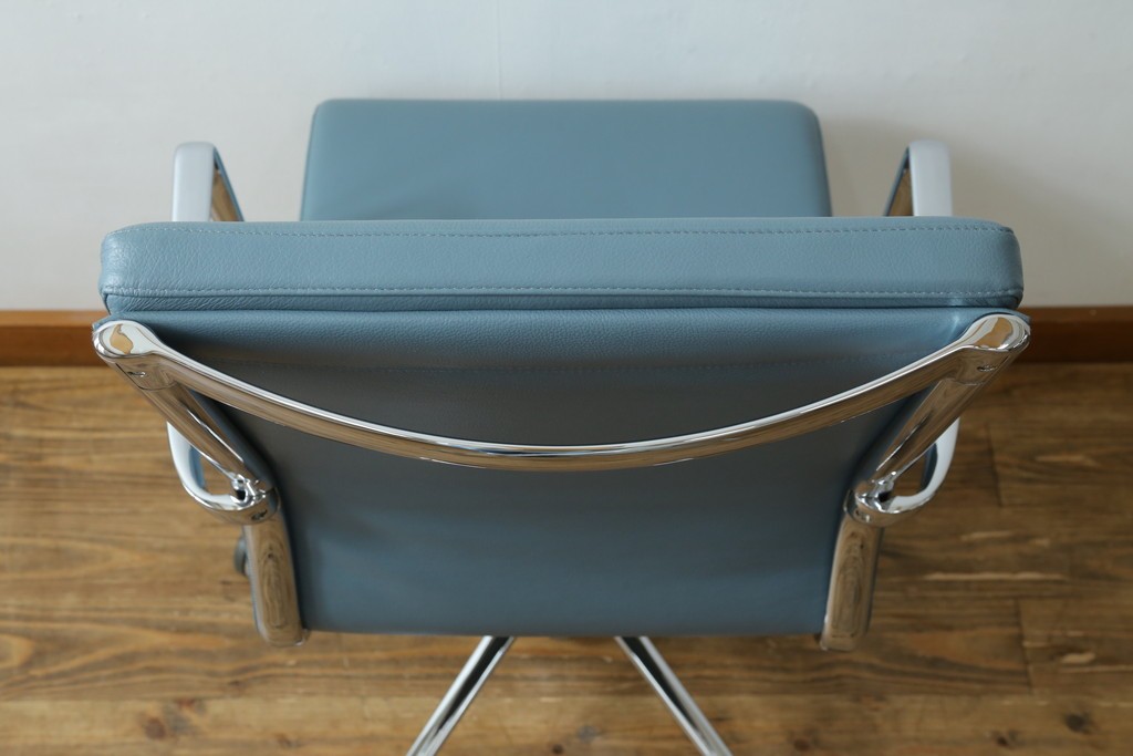 中古　超美品!!　使用感ほぼなし　Cassina ixc.(カッシーナ・イクスシー)　Alias(アリアス)　Alberto Meda(アルベルト・メダ)デザイン　本革(レザー)　快適な座り心地を両立したキャスタースウィベルアームチェア　定価約72万円　(R-083540)