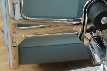 中古　超美品!!　使用感ほぼなし　Cassina ixc.(カッシーナ・イクスシー)　Alias(アリアス)　Alberto Meda(アルベルト・メダ)デザイン　本革(レザー)　快適な座り心地を両立したキャスタースウィベルアームチェア　定価約72万円　(R-083540)