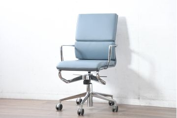 中古　超美品!!　使用感ほぼなし　カッシーナ(Cassina)　アリアス(Alias)　アルベルト・メダ(Alberto Meda)デザイン　本革(レザー)　スタイリッシュなデザインと快適な座り心地を両立した高級感あふれるキャスタースウィベルアームチェア(デスクチェア、オフィスチェア、回転チェア、椅子、イス)(定価約72万円)(R-083540)