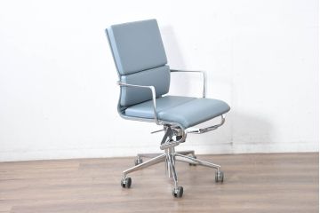 中古　超美品!!　使用感ほぼなし　カッシーナ(Cassina)　アリアス(Alias)　アルベルト・メダ(Alberto Meda)デザイン　本革(レザー)　スタイリッシュなデザインと快適な座り心地を両立した高級感あふれるキャスタースウィベルアームチェア(デスクチェア、オフィスチェア、回転チェア、椅子、イス)(定価約72万円)(R-083540)