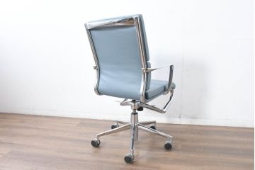 中古　超美品!!　使用感ほぼなし　カッシーナ(Cassina)　アリアス(Alias)　アルベルト・メダ(Alberto Meda)デザイン　本革(レザー)　スタイリッシュなデザインと快適な座り心地を両立した高級感あふれるキャスタースウィベルアームチェア(デスクチェア、オフィスチェア、回転チェア、椅子、イス)(定価約72万円)(R-083540)