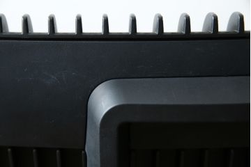 中古　超美品!!　展示品　イトーキ(ITOKI)　アルミミラー仕上げ　エラストマーバック　スピーナチェア(Spina)　高級感と快適性を兼ね備えたオフィスチェア(アームチェア、デスクチェア、回転チェア、椅子、イス)(定価約25万円)(R-083542)