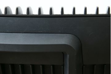 中古　超美品!!　展示品　イトーキ(ITOKI)　アルミミラー仕上げ　エラストマーバック　スピーナチェア(Spina)　高級感と快適性を兼ね備えたオフィスチェア(アームチェア、デスクチェア、回転チェア、椅子、イス)(定価約25万円)(R-083542)