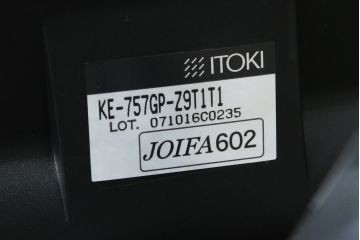 中古　超美品!!　展示品　イトーキ(ITOKI)　アルミミラー仕上げ　エラストマーバック　スピーナチェア(Spina)　高級感と快適性を兼ね備えたオフィスチェア(アームチェア、デスクチェア、回転チェア、椅子、イス)(定価約25万円)(R-083542)