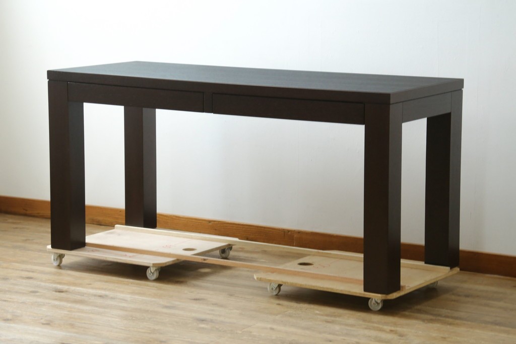 中古　カッシーナ(Cassina)　カトリーヌ・メミ(Catherine Memmi)　高級感漂うモダンなデザインのマンハッタンデスク　定価約39万円　(R-083544)