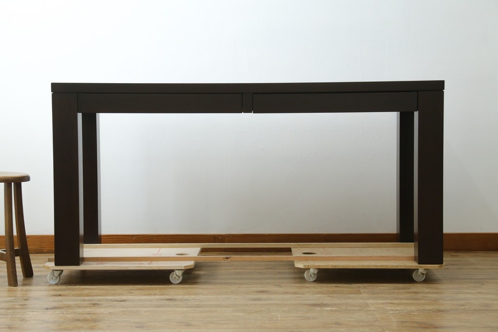 中古　カッシーナ(Cassina)　カトリーヌ・メミ(Catherine Memmi)　高級感漂うモダンなデザインのマンハッタンデスク　定価約39万円　(R-083544)