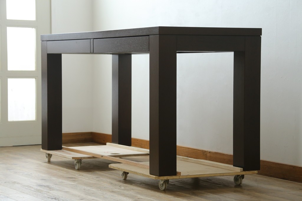 中古　カッシーナ(Cassina)　カトリーヌ・メミ(Catherine Memmi)　高級感漂うモダンなデザインのマンハッタンデスク　定価約39万円　(R-083544)