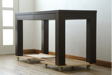 中古　カッシーナ(Cassina)　カトリーヌ・メミ(Catherine Memmi)　高級感漂うモダンなデザインのマンハッタンデスク　定価約39万円　(R-083544)