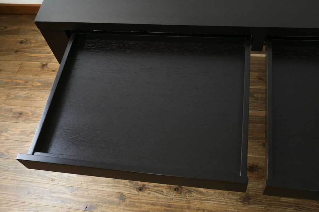 中古　カッシーナ(Cassina)　カトリーヌ・メミ(Catherine Memmi)　高級感漂うモダンなデザインのマンハッタンデスク　定価約39万円　(R-083544)