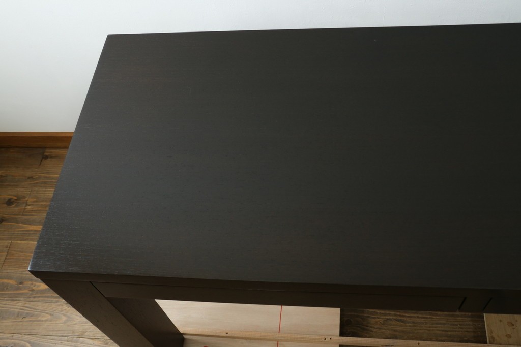 中古　カッシーナ(Cassina)　カトリーヌ・メミ(Catherine Memmi)　高級感漂うモダンなデザインのマンハッタンデスク　定価約39万円　(R-083544)