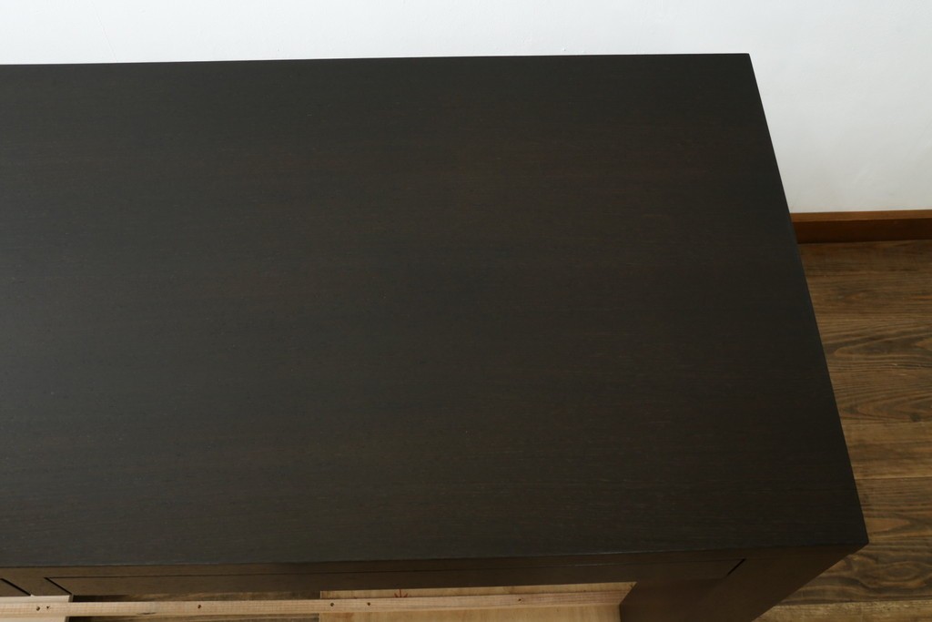 中古　カッシーナ(Cassina)　カトリーヌ・メミ(Catherine Memmi)　高級感漂うモダンなデザインのマンハッタンデスク　定価約39万円　(R-083544)