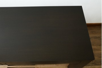 中古　カッシーナ(Cassina)　カトリーヌ・メミ(Catherine Memmi)　高級感漂うモダンなデザインのマンハッタンデスク　定価約39万円　(R-083544)