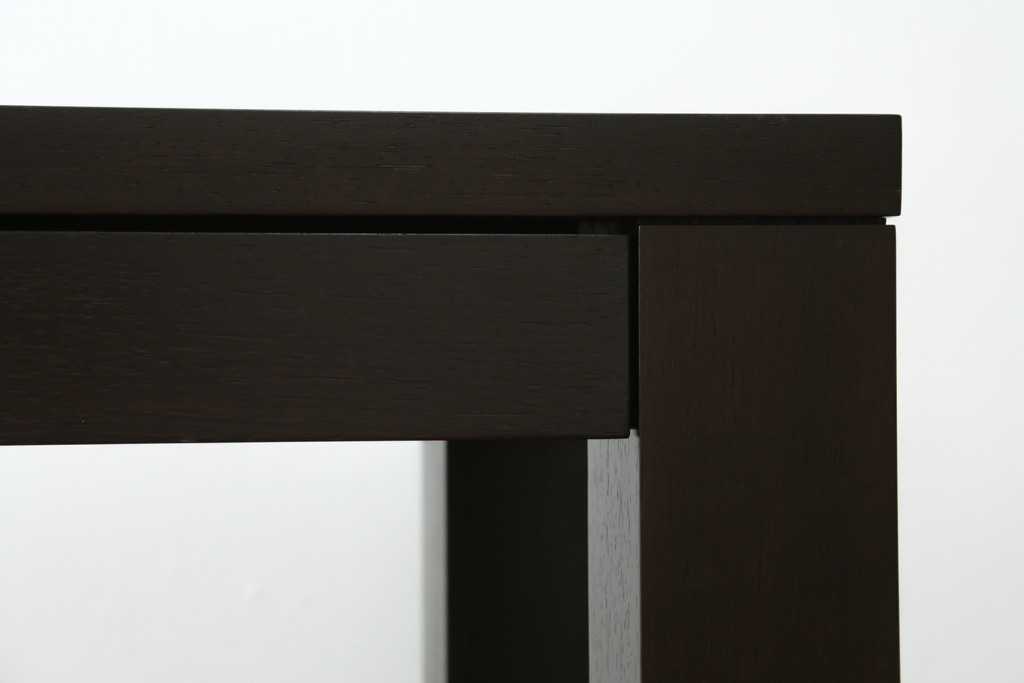 中古　カッシーナ(Cassina)　カトリーヌ・メミ(Catherine Memmi)　高級感漂うモダンなデザインのマンハッタンデスク　定価約39万円　(R-083544)