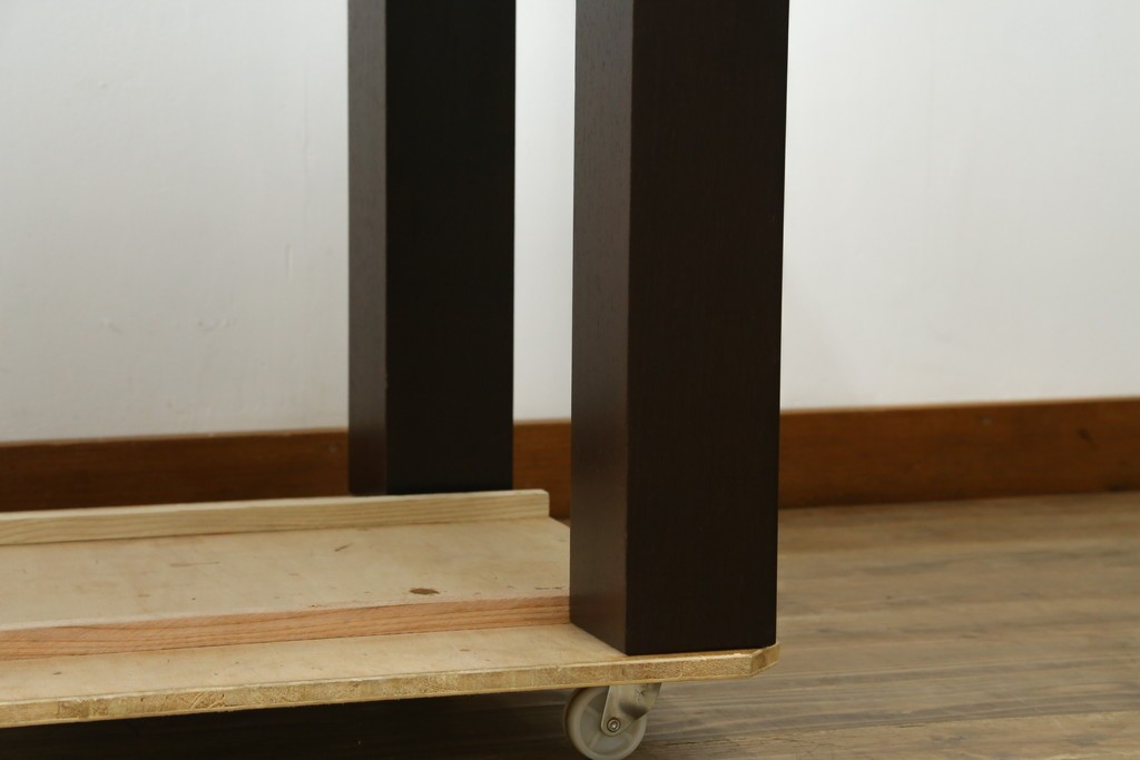 中古　カッシーナ(Cassina)　カトリーヌ・メミ(Catherine Memmi)　高級感漂うモダンなデザインのマンハッタンデスク　定価約39万円　(R-083544)