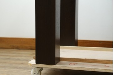 中古　カッシーナ(Cassina)　カトリーヌ・メミ(Catherine Memmi)　高級感漂うモダンなデザインのマンハッタンデスク　定価約39万円　(R-083544)