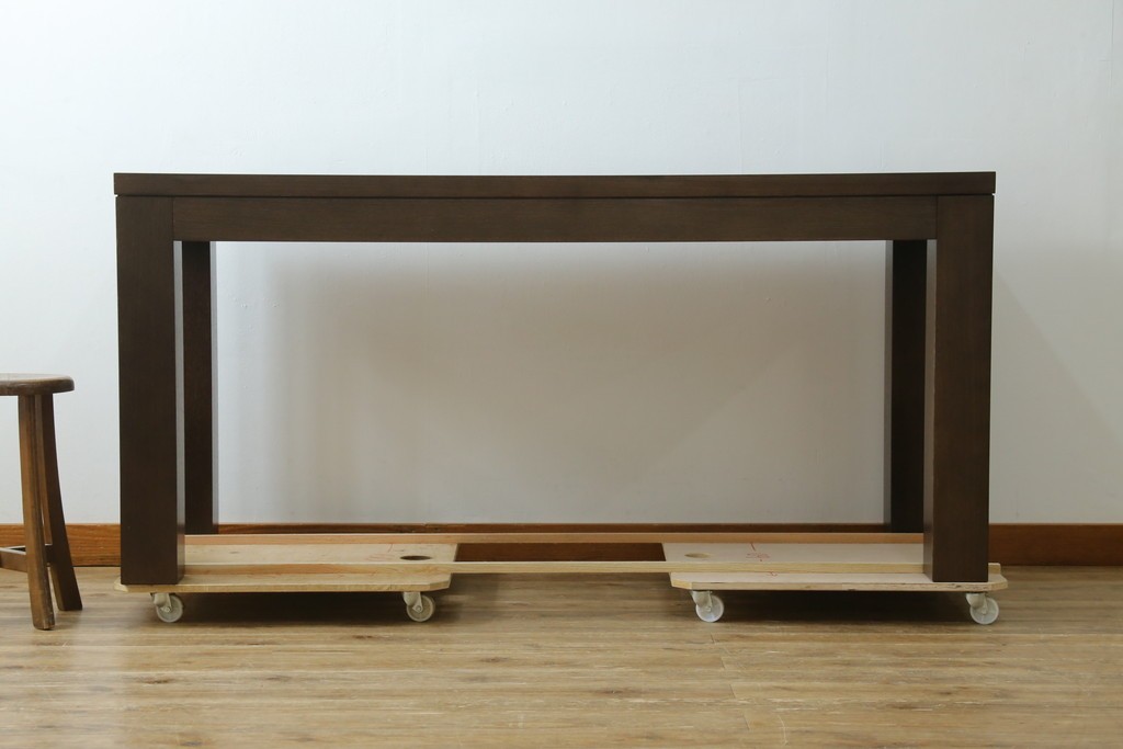 中古　カッシーナ(Cassina)　カトリーヌ・メミ(Catherine Memmi)　高級感漂うモダンなデザインのマンハッタンデスク　定価約39万円　(R-083544)