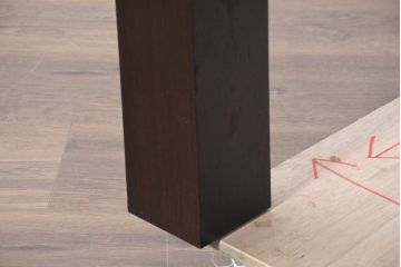 中古　カッシーナ(Cassina)　カトリーヌ・メミ(Catherine Memmi)　高級感漂うモダンなデザインのマンハッタンデスク(机、ワークデスク、コンソールテーブル、作業台)(定価約39万円)(R-083544)