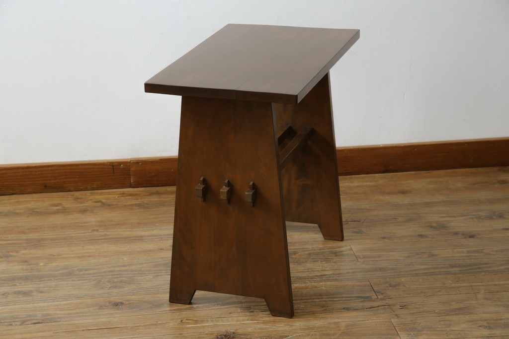 和製ビンテージ　樺(カバ)材　和とモダンデザインが融合した楔(クサビ)式横桟の民芸風ローテーブル　(R-083545)