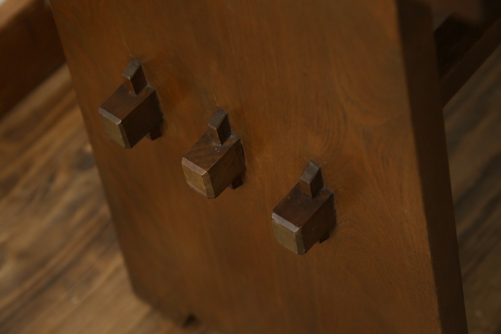 和製ビンテージ　樺(カバ)材　和とモダンデザインが融合した楔(クサビ)式横桟の民芸風ローテーブル　(R-083545)