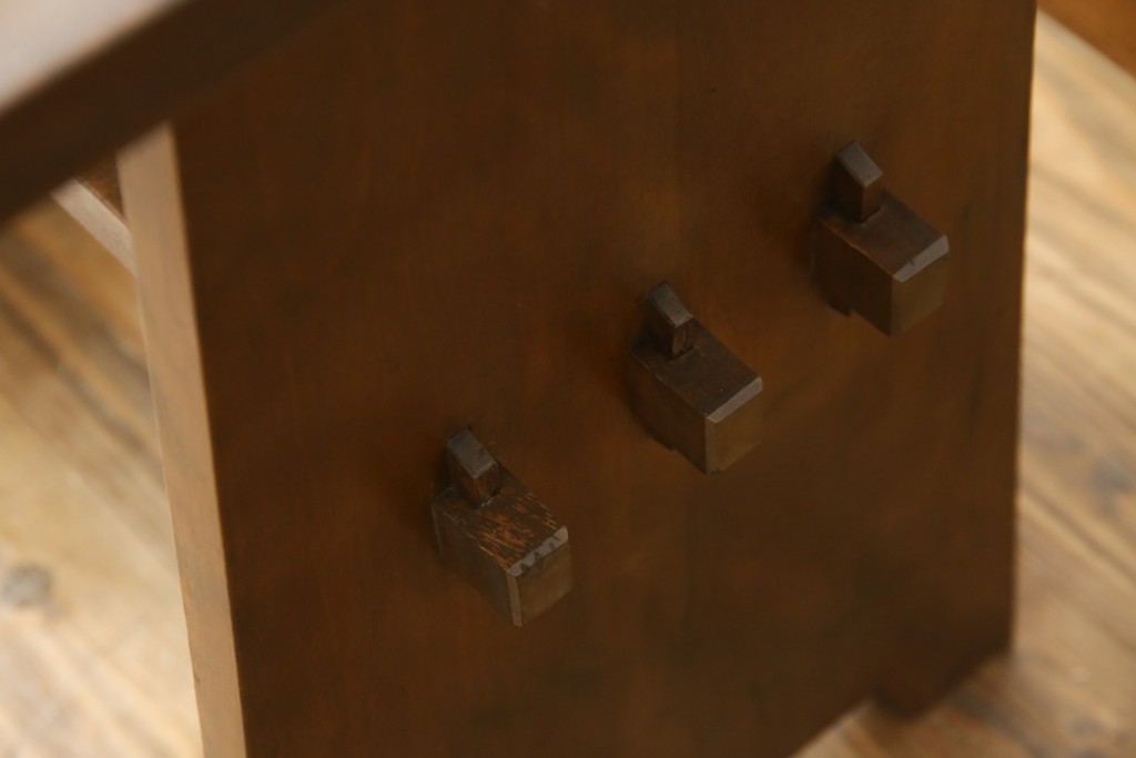 和製ビンテージ　樺(カバ)材　和とモダンデザインが融合した楔(クサビ)式横桟の民芸風ローテーブル　(R-083545)