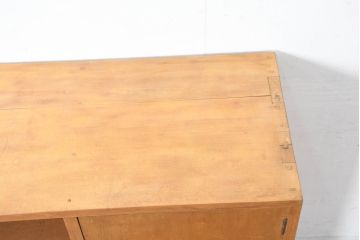 和製ビンテージ　昭和レトロな雰囲気漂う!シンプルでモダンなデザインが魅力の脚付き木製サイドボード(本棚、サイドキャビネット、収納棚、戸棚、ヴィンテージ)(R-083546)