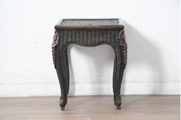 中古　美品!!　希少モデル　ポロ ラルフローレンホーム(Polo Ralph Lauren Home)　 高級感漂うラタン素材のクラシカルなサイドテーブル(コーヒーテーブル、ナイトテーブル、花台、飾り台)(定価約12万円)(R-083548)