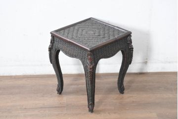 中古　美品!!　希少モデル　ポロ ラルフローレンホーム(Polo Ralph Lauren Home)　 高級感漂うラタン素材のクラシカルなサイドテーブル(コーヒーテーブル、ナイトテーブル、花台、飾り台)(定価約12万円)(R-083548)