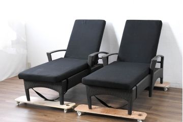 中古　超美品　展示品!!　ガーデンファニチャー　ジゼル(GISELE)　上質な時間を演出するモダンなデザインが魅力のサンラウンジャー2脚セット(デッキチェア、ビーチベッド、リゾートチェア、バラ売り可能)(定価2台で約80万円)(R-083549)