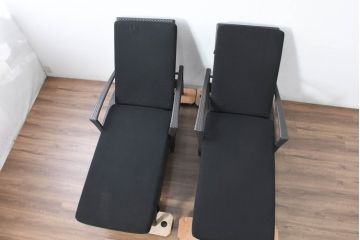 中古　超美品　展示品!!　ガーデンファニチャー　ジゼル(GISELE)　上質な時間を演出するモダンなデザインが魅力のサンラウンジャー2脚セット(デッキチェア、ビーチベッド、リゾートチェア、バラ売り可能)(定価2台で約80万円)(R-083549)