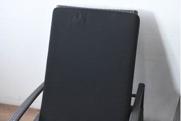 中古　超美品　展示品!!　ガーデンファニチャー　ジゼル(GISELE)　上質な時間を演出するモダンなデザインが魅力のサンラウンジャー2脚セット(デッキチェア、ビーチベッド、リゾートチェア、バラ売り可能)(定価2台で約80万円)(R-083549)