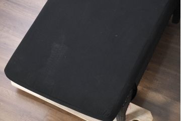 中古　超美品　展示品!!　ガーデンファニチャー　ジゼル(GISELE)　上質な時間を演出するモダンなデザインが魅力のサンラウンジャー2脚セット(デッキチェア、ビーチベッド、リゾートチェア、バラ売り可能)(定価2台で約80万円)(R-083549)