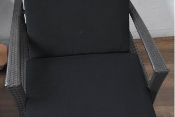 中古　超美品　展示品!!　ガーデンファニチャー　ジゼル(GISELE)　上質な時間を演出するモダンなデザインが魅力のサンラウンジャー2脚セット(デッキチェア、ビーチベッド、リゾートチェア、バラ売り可能)(定価2台で約80万円)(R-083549)