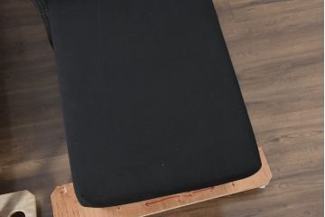 中古　超美品　展示品!!　ガーデンファニチャー　ジゼル(GISELE)　上質な時間を演出するモダンなデザインが魅力のサンラウンジャー2脚セット(デッキチェア、ビーチベッド、リゾートチェア、バラ売り可能)(定価2台で約80万円)(R-083549)