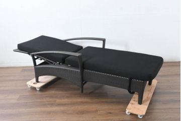 中古　超美品　展示品!!　ガーデンファニチャー　ジゼル(GISELE)　上質な時間を演出するモダンなデザインが魅力のサンラウンジャー2脚セット(デッキチェア、ビーチベッド、リゾートチェア、バラ売り可能)(定価2台で約80万円)(R-083549)