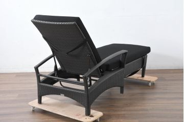 中古　超美品　展示品!!　ガーデンファニチャー　ジゼル(GISELE)　上質な時間を演出するモダンなデザインが魅力のサンラウンジャー2脚セット(デッキチェア、ビーチベッド、リゾートチェア、バラ売り可能)(定価2台で約80万円)(R-083549)