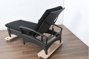 中古　超美品　展示品!!　ガーデンファニチャー　ジゼル(GISELE)　上質な時間を演出するモダンなデザインが魅力のサンラウンジャー2脚セット(デッキチェア、ビーチベッド、リゾートチェア、バラ売り可能)(定価2台で約80万円)(R-083549)
