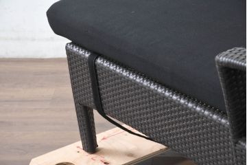 中古　超美品　展示品!!　ガーデンファニチャー　ジゼル(GISELE)　上質な時間を演出するモダンなデザインが魅力のサンラウンジャー2脚セット(デッキチェア、ビーチベッド、リゾートチェア、バラ売り可能)(定価2台で約80万円)(R-083549)