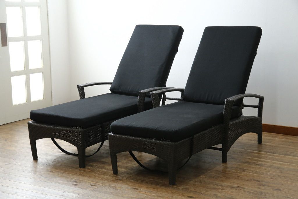 中古　超美品　展示品!!　ガーデンファニチャー　ジゼル(GISELE)　上質な時間を演出するモダンなデザインが魅力のサンラウンジャー2脚セット(デッキチェア、ビーチベッド、リゾートチェア、バラ売り可能)(定価2台で約80万円)(R-083549)