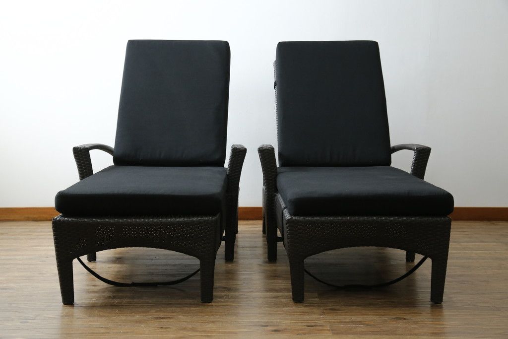 中古　超美品　展示品!!　ガーデンファニチャー　ジゼル(GISELE)　上質な時間を演出するモダンなデザインが魅力のサンラウンジャー2脚セット(デッキチェア、ビーチベッド、リゾートチェア、バラ売り可能)(定価2台で約80万円)(R-083549)